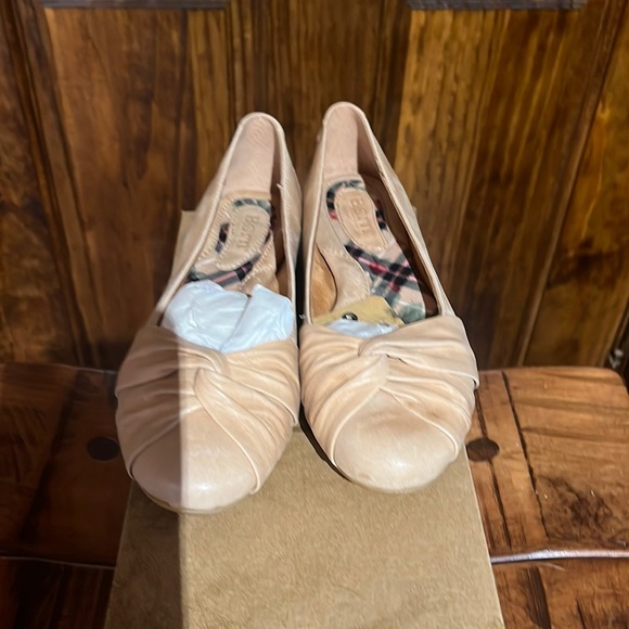 Born flats - Picture 1 of 4